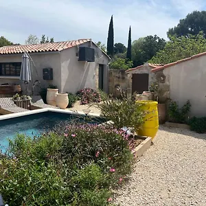 Appartement Studio Dans Les Alpilles, Fontvieille